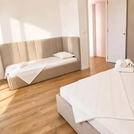 Апартаменты Center Fast Wi-fi 5 Min To Skanderbeg Square Тирана